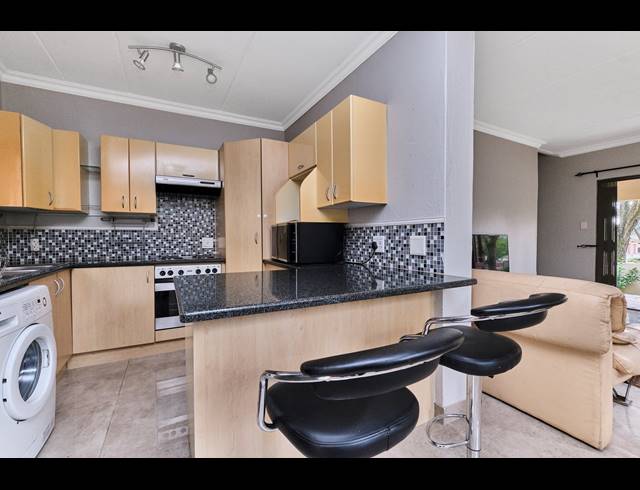 2 BEDROOM TOWNHOUSE FOR SALE IN RUIMSIG